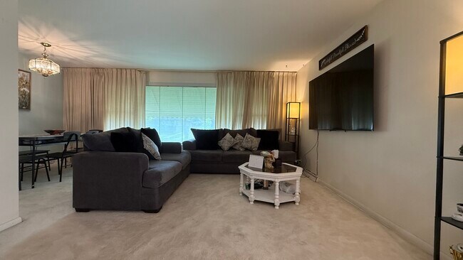 Foto del edificio - 8507 N Olcott Ave