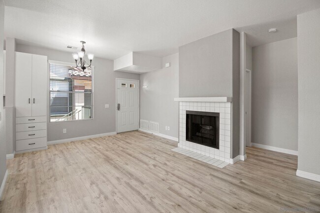 Foto del edificio - 10850 Sabre Hill Dr