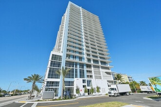 Building Photo - 220 Lake Shore Dr