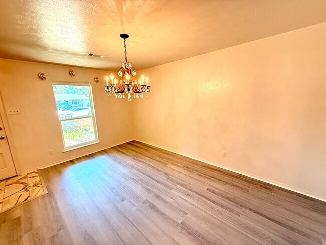 Foto del edificio - 2217 Indian Creek Dr