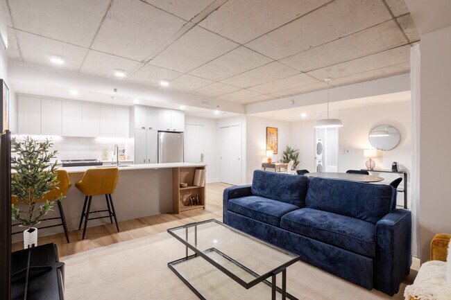 Building Photo - 450 Rue Saint-François-Xavier-SI ID1602032P