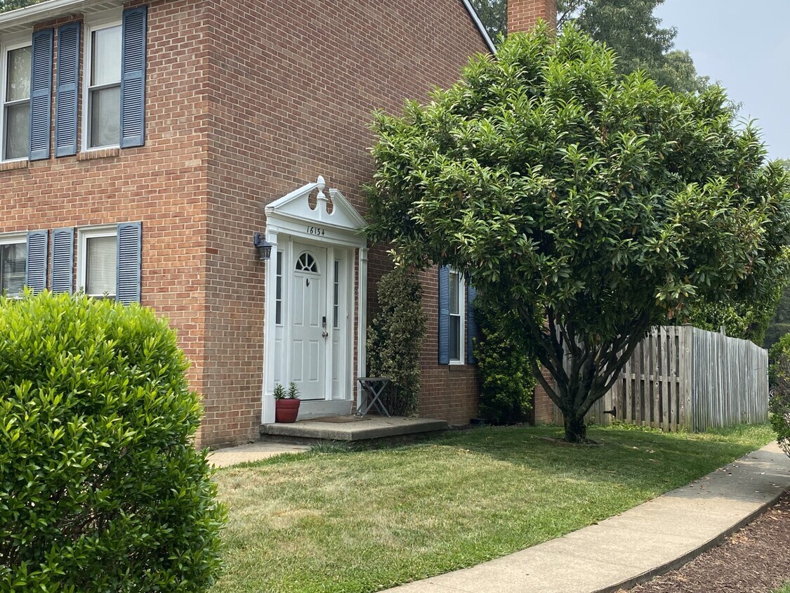 16134 Henderson Ln, Montclair, VA 22025 Townhome Rentals in Montclair