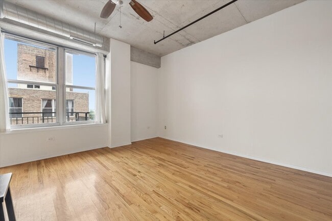 Building Photo - 6 S Laflin St