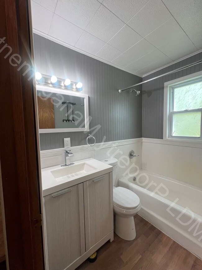 Building Photo - Country Oasis 3 bed 2 bath home