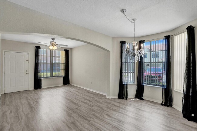 Building Photo - 708 Belmont Pl