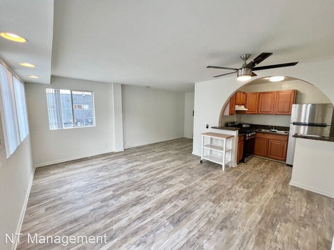 Building Photo - Studio, 1 bath Apartment - 12301 & 12307 P...