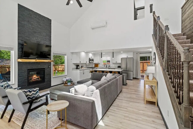 Foto del edificio - 253 Skate Creek Rd N