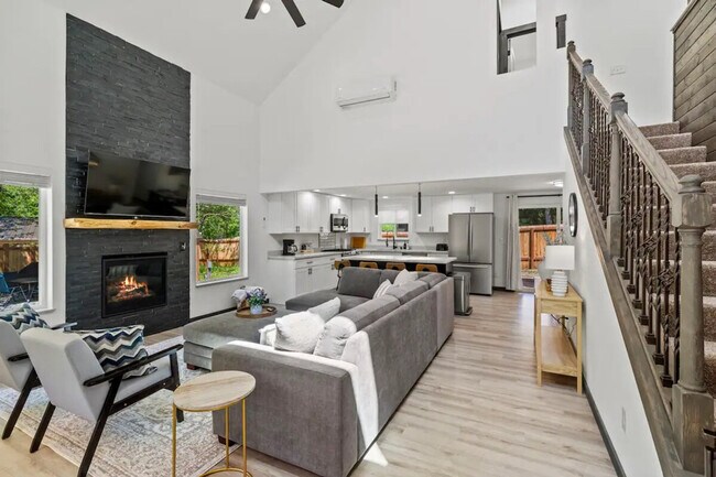 Foto del edificio - 311 Skate Creek Rd N