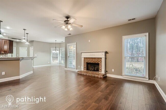 Building Photo - 4 br, 2.5 bath House - 4590 Santee Trail UNIT