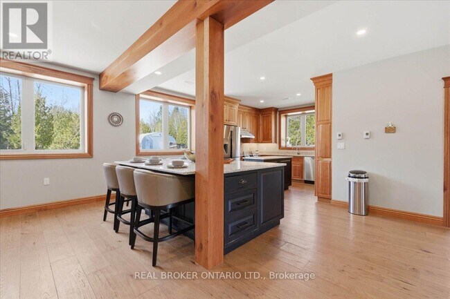 Photo du bâtiment - 4589 Watson Rd S
