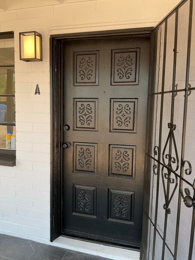 Foto del edificio - 1327 E Carol Ave