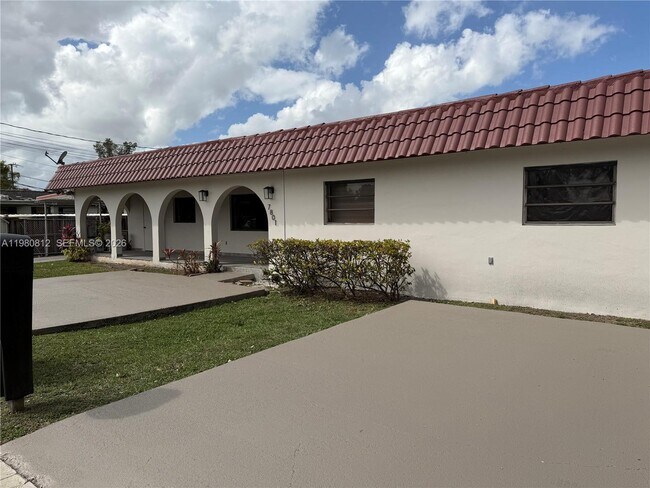 Foto del edificio - 7801 SW 12th St