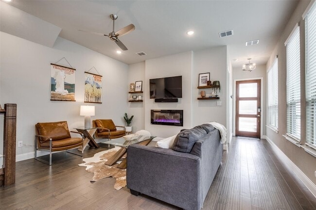 Building Photo - 4211 Curtiss Dr