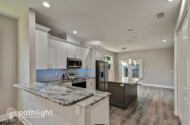 Building Photo - 3 br, 2 bath House - 6356 30Th Way N UNIT