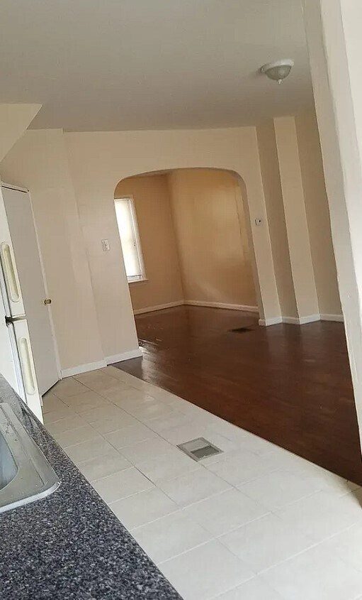 Building Photo - 6532 Saybrook Ave