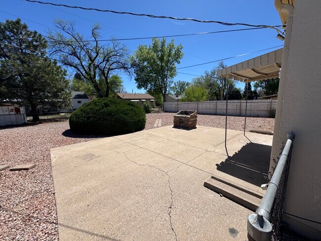 Foto del edificio - 1622 Jerry Murphy Rd