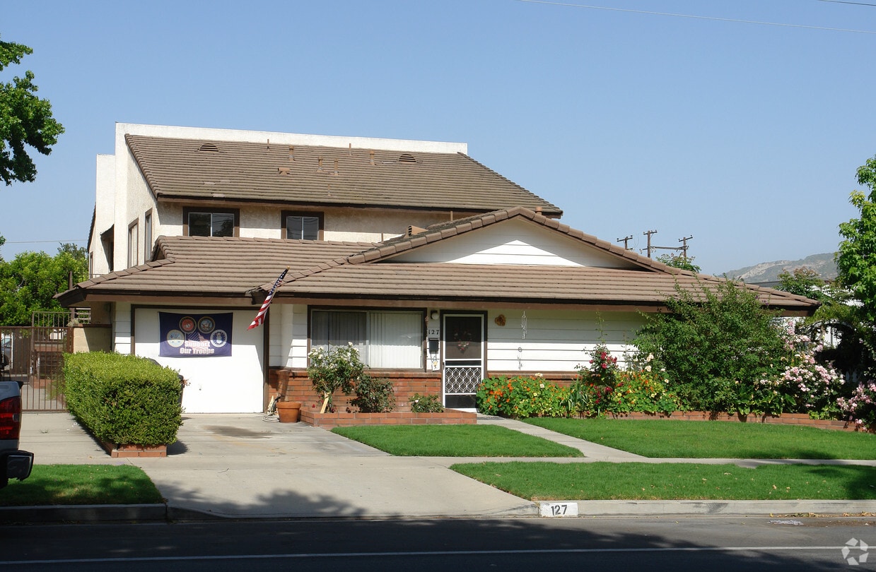 Building Photo - 140 N Olive St