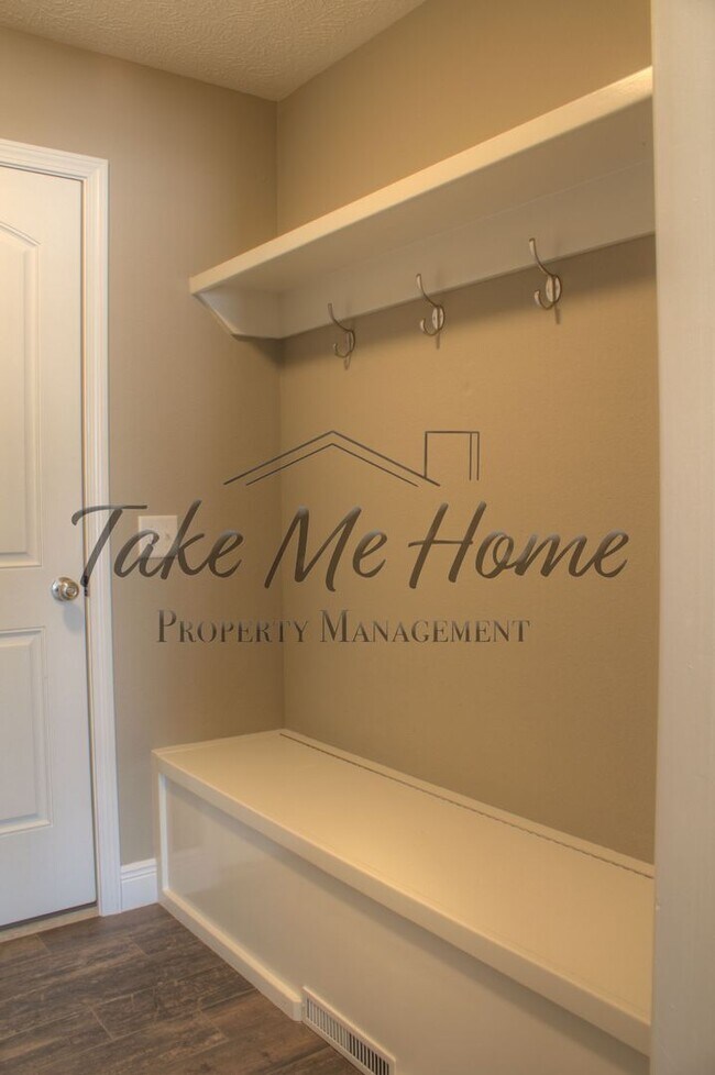 Building Photo - Springfield Schools with Strafford Address!