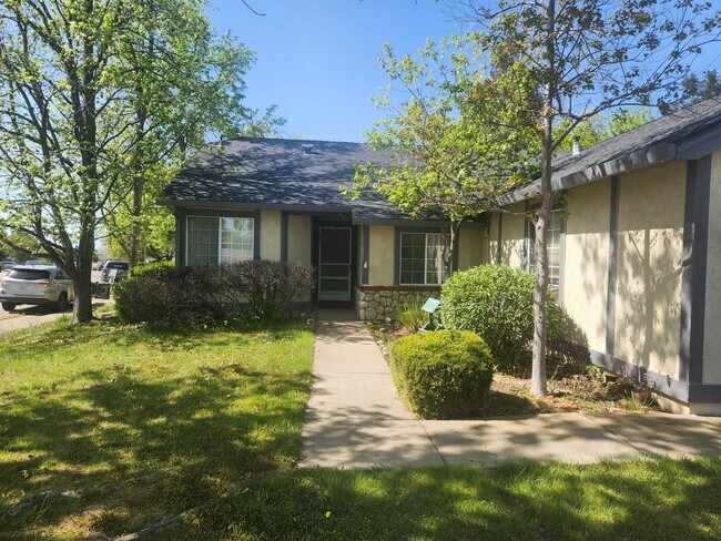Building Photo - Corner Lot 3 Bedroom/2 Bathroom Home Avail...