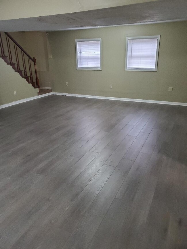 Den - 320 Harold Dr