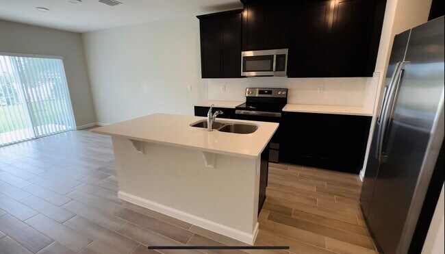 Foto del edificio - 2811 Narcoossee Cmns Wy