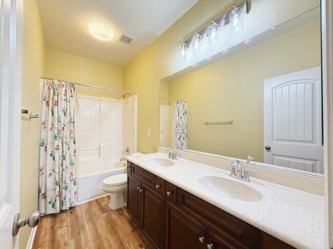 Foto del edificio - 5073 Snowberry Dr