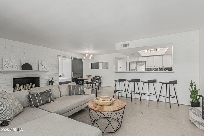 Foto del edificio - 7401 E Northland Dr