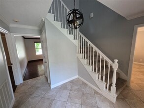 Building Photo - 16806 Sandypine Cir