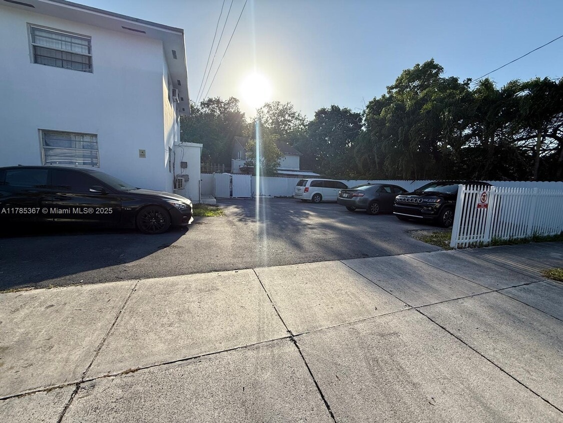 Primary Photo - 2400 NW 25th Ave