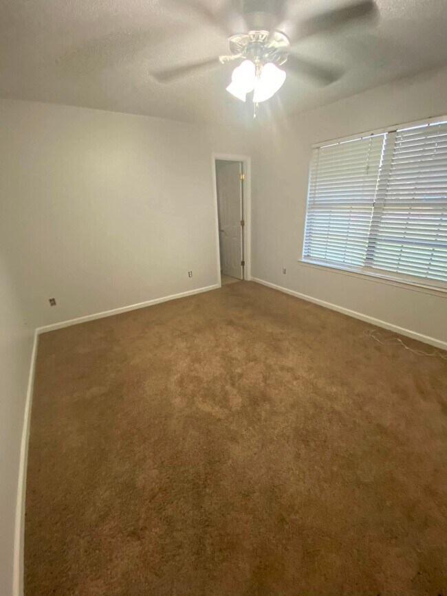 Foto del edificio - 921 Wrenwood Ln