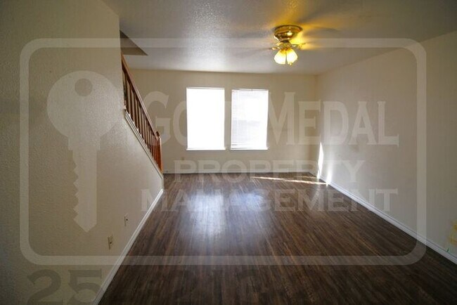 Foto del edificio - 5805 Redstone Dr