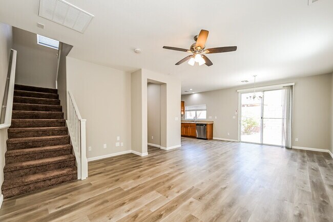 Foto del edificio - 6344 Alpine Tree Ave