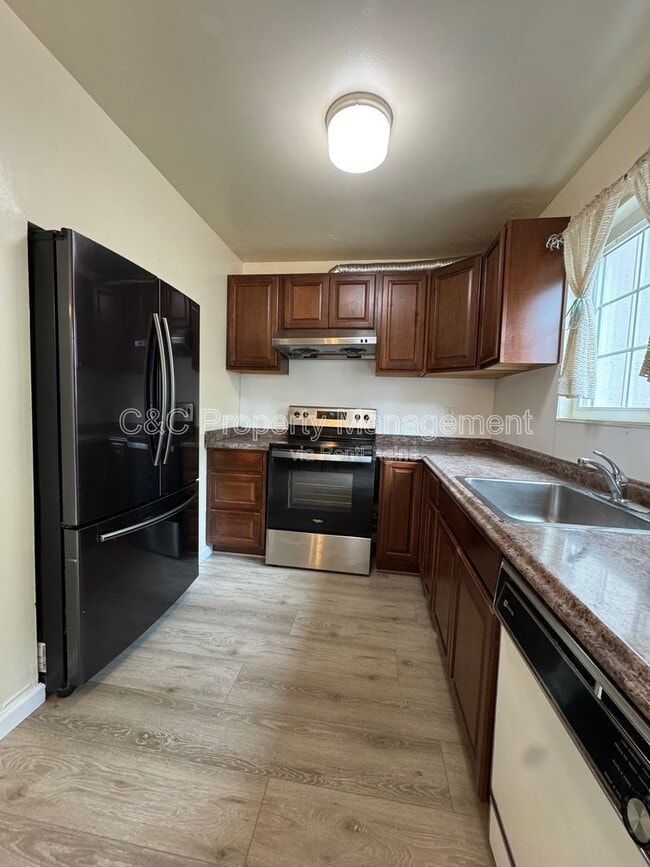 Photo - 1221 Pine Creek Wy Apartment
