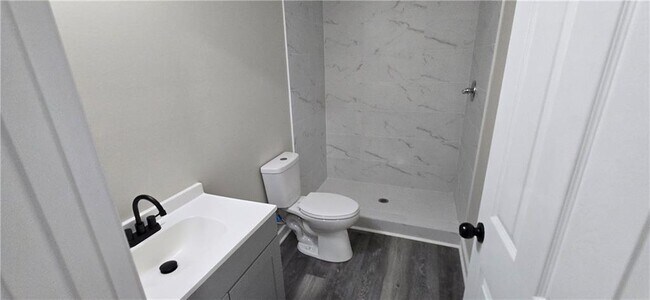 Foto del edificio - 393 Elm St NW