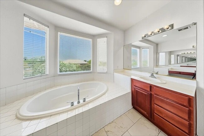 Building Photo - 3326 Chesterbrook Ct