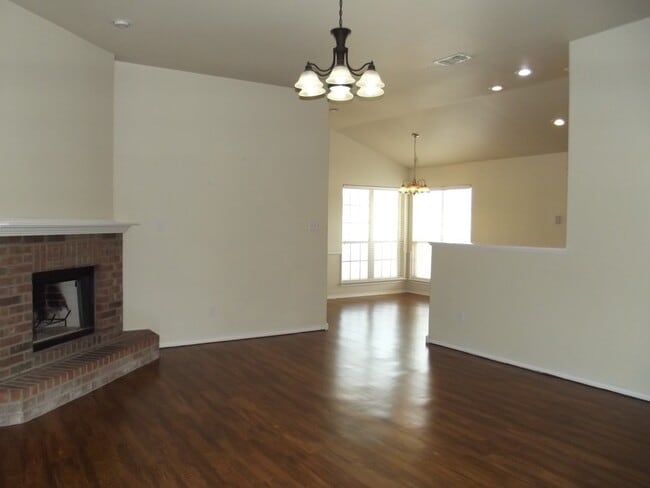 Foto del edificio - Large 3/2/2 Home in Monterey - Frenship School District