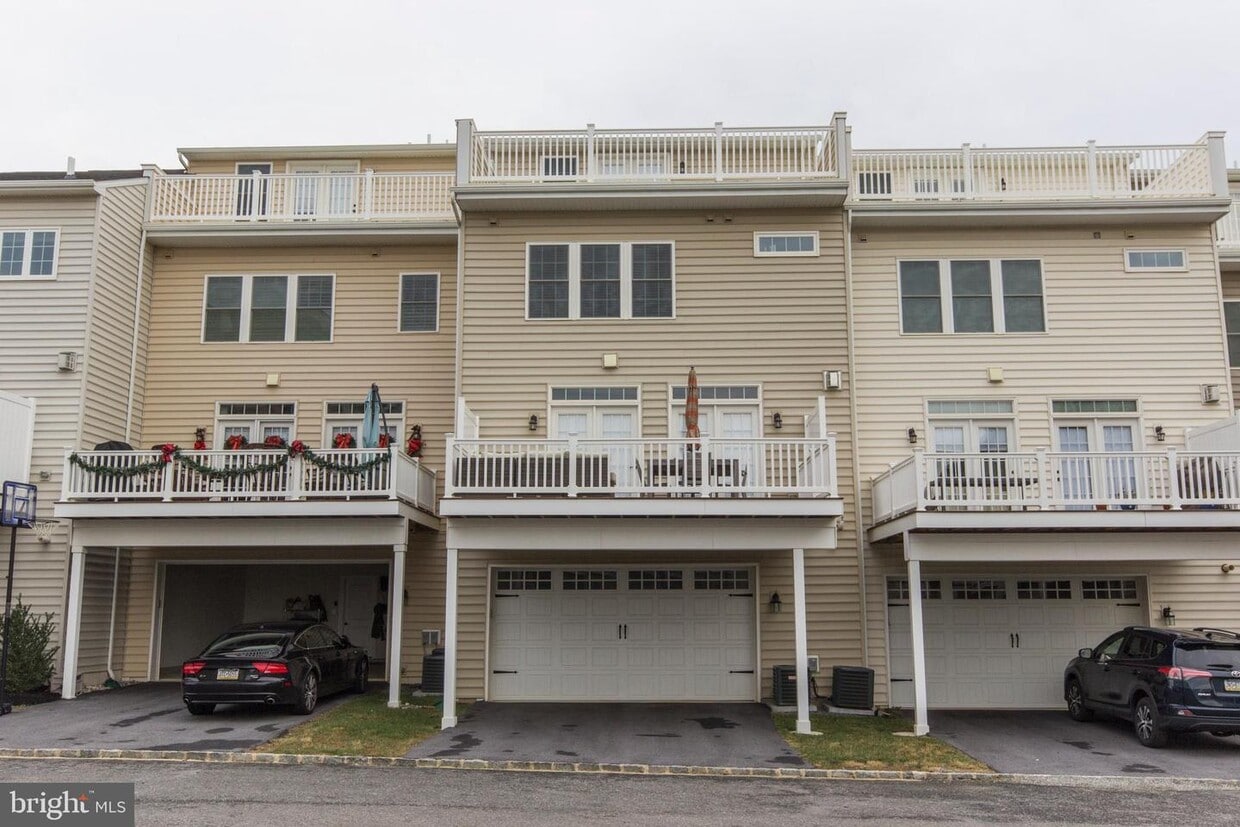 Primary Photo - 404 Atwater Dr