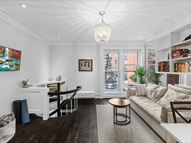 Building Photo - 440 Marlborough St