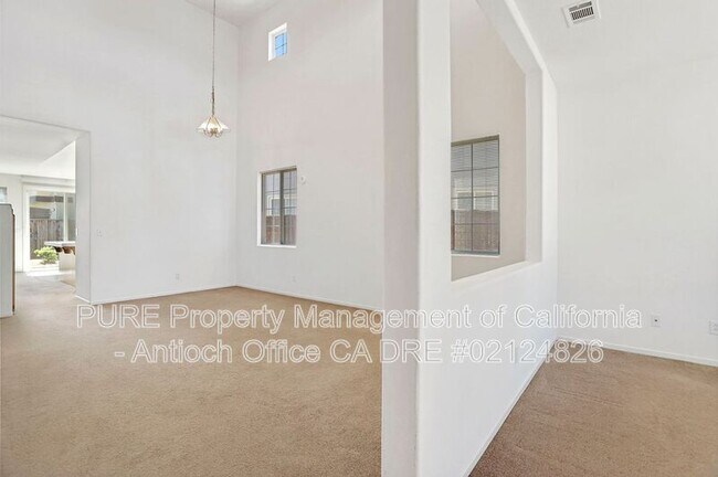 Foto del edificio - 435 Oak Crest Pl