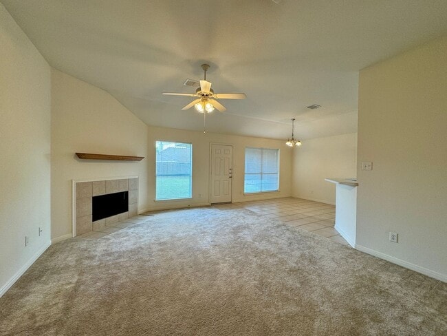 Building Photo - 3BR / 2BA Duplex in Hewitt, Texas | Midway...