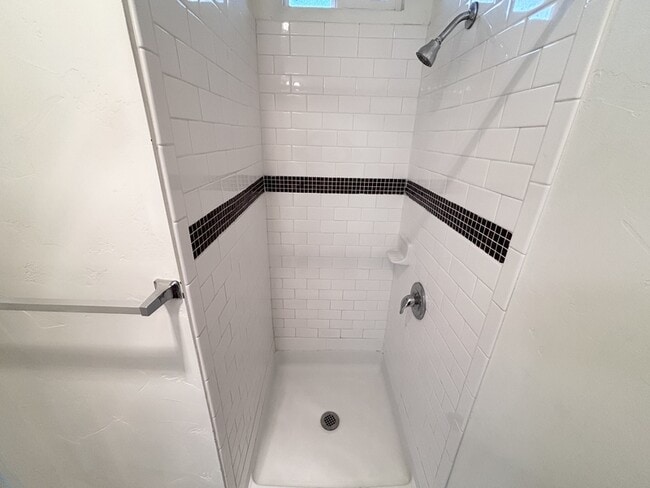 Foto del edificio - 1105 S State St