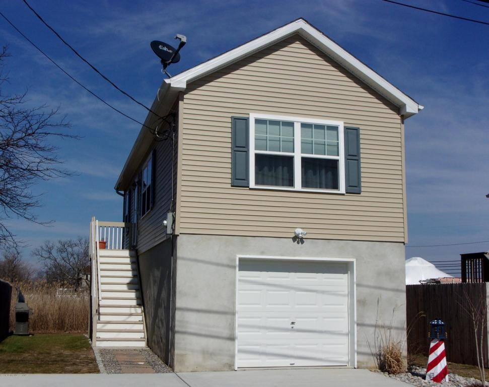 Primary Photo - 2 Renfrew Pl