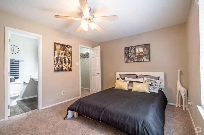 Primary Bedroom, 2BR, 2BA - 880SF - Dover Pointe
