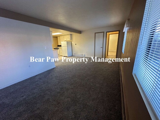 Building Photo - Cute 2 bedroom duplex with utilities included in rent!!