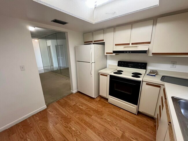 Foto del edificio - 658 NE 6th Ct