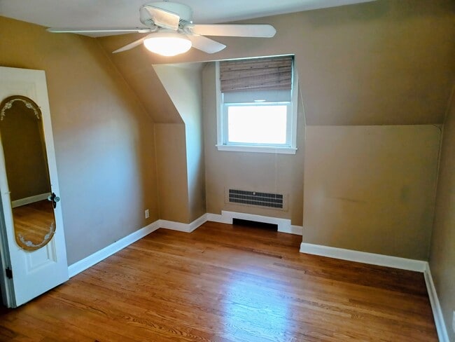 Building Photo - 3037 S 38th St
