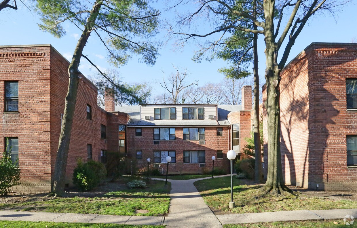 Foto del edificio - Flowerhill Garden Apartments