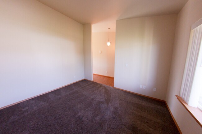 Foto del edificio - Open Floor Plan Home with Large Fenced Yard
