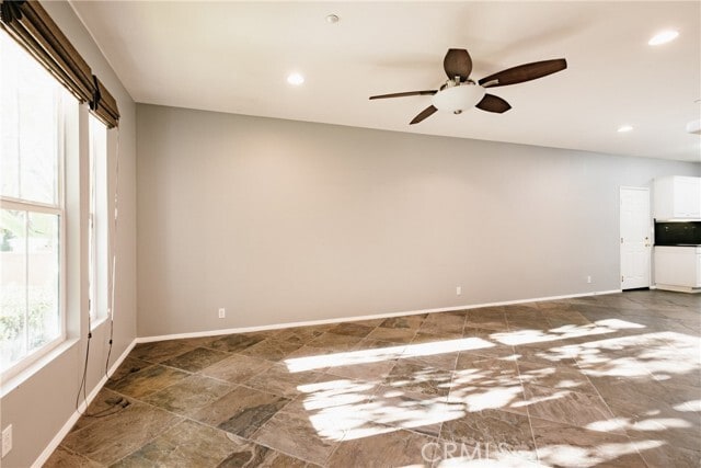 Building Photo - 89 Duet