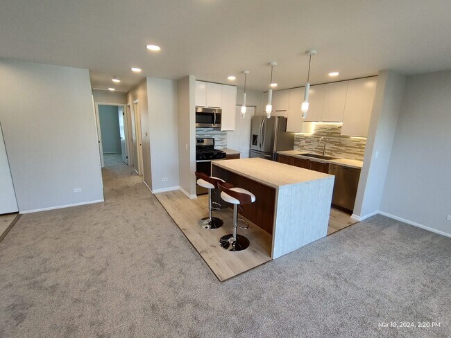 Building Photo - 273 Elmwood Ln